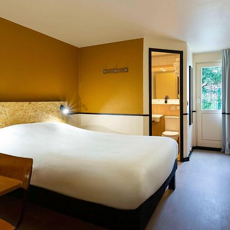 Greet Hotel Villeneuve La Garenne - Renove Екстериор снимка