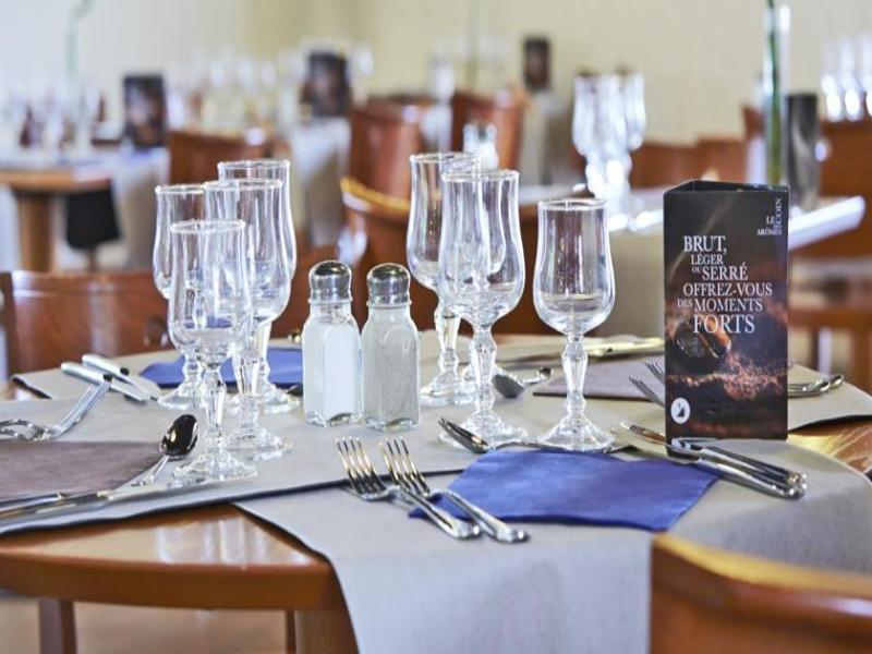 Greet Hotel Villeneuve La Garenne - Renove Екстериор снимка