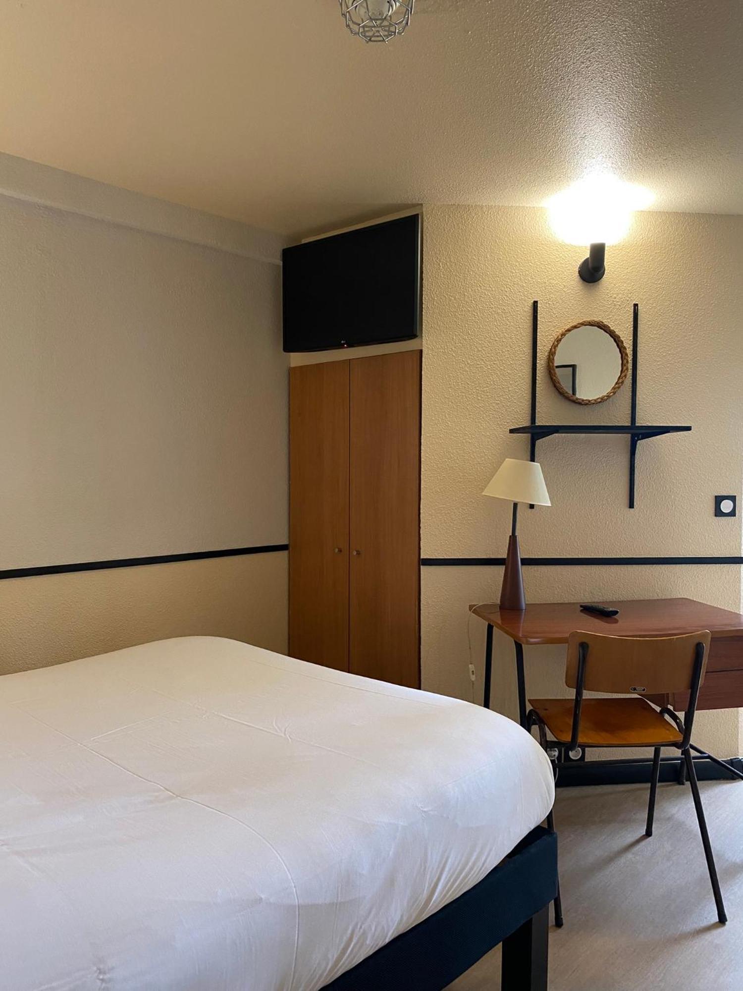 Greet Hotel Villeneuve La Garenne - Renove Екстериор снимка