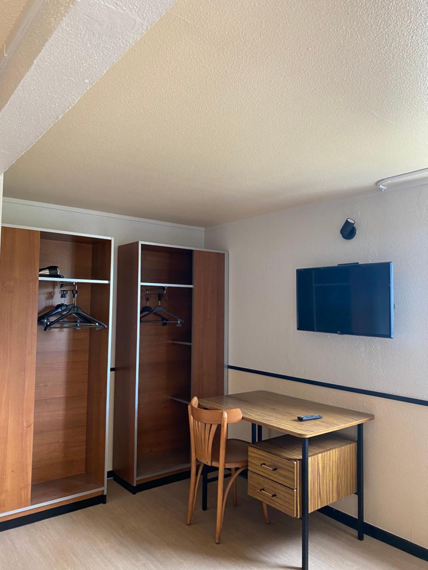 Greet Hotel Villeneuve La Garenne - Renove Екстериор снимка