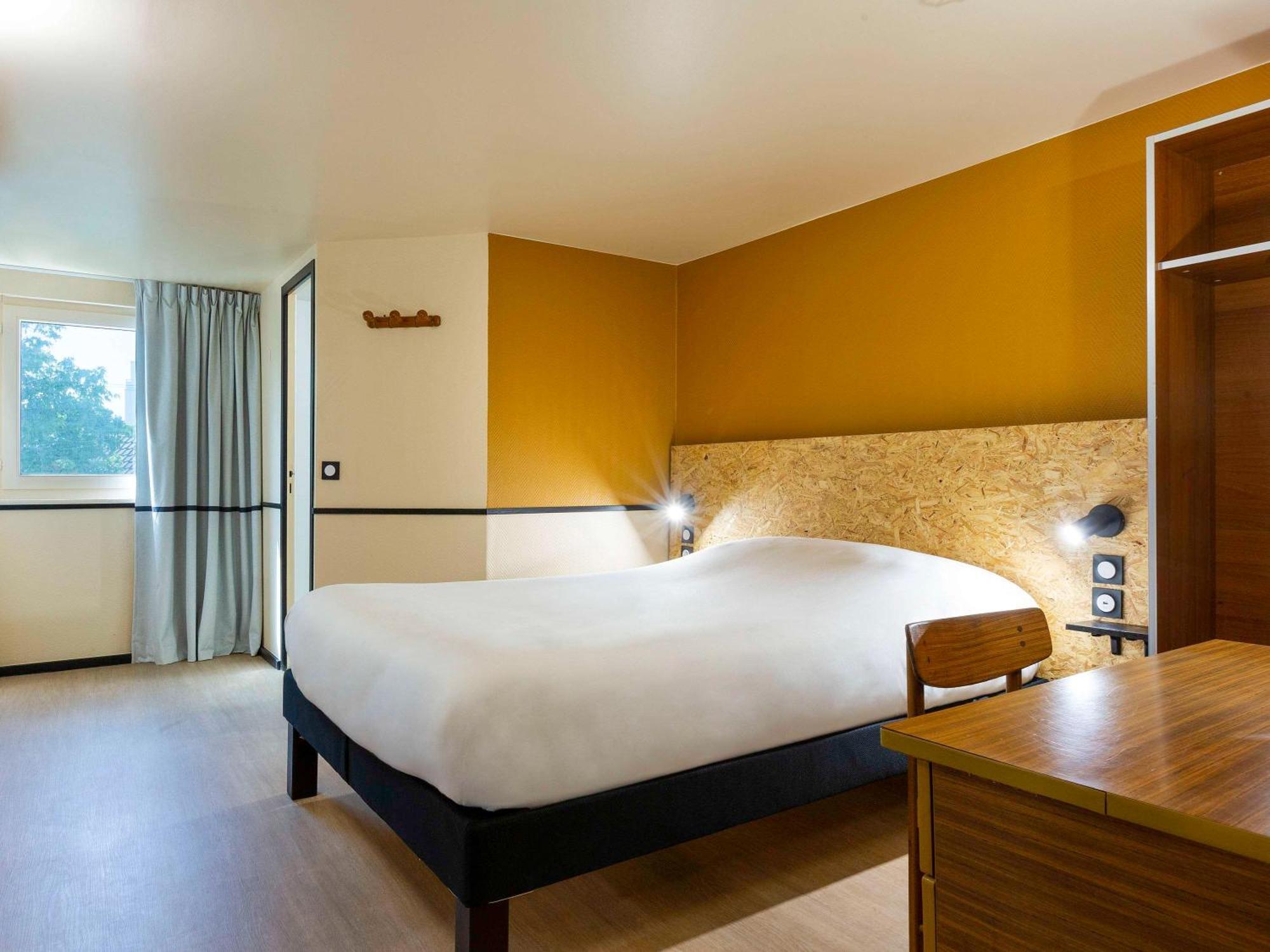 Greet Hotel Villeneuve La Garenne - Renove Екстериор снимка