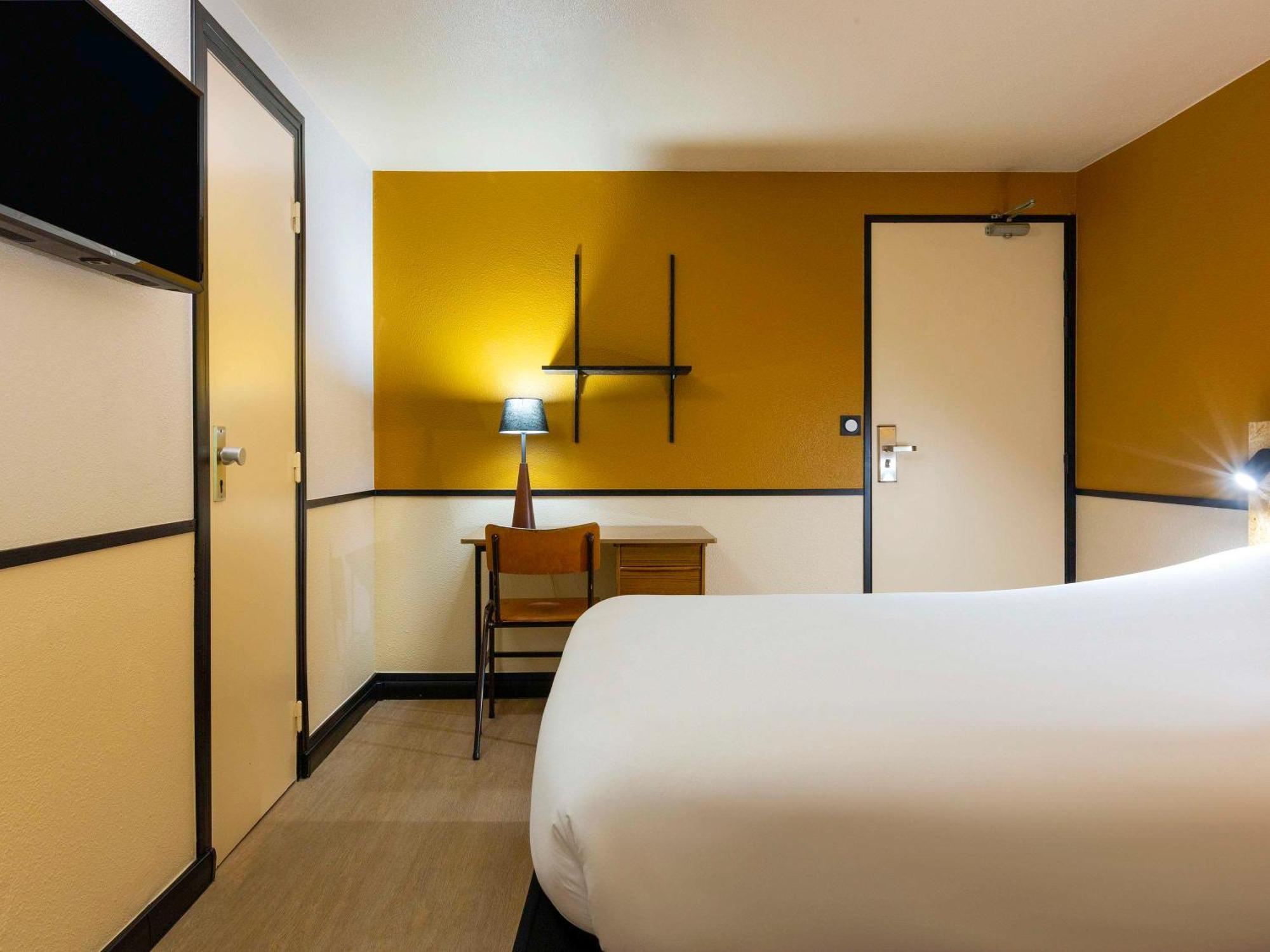 Greet Hotel Villeneuve La Garenne - Renove Екстериор снимка