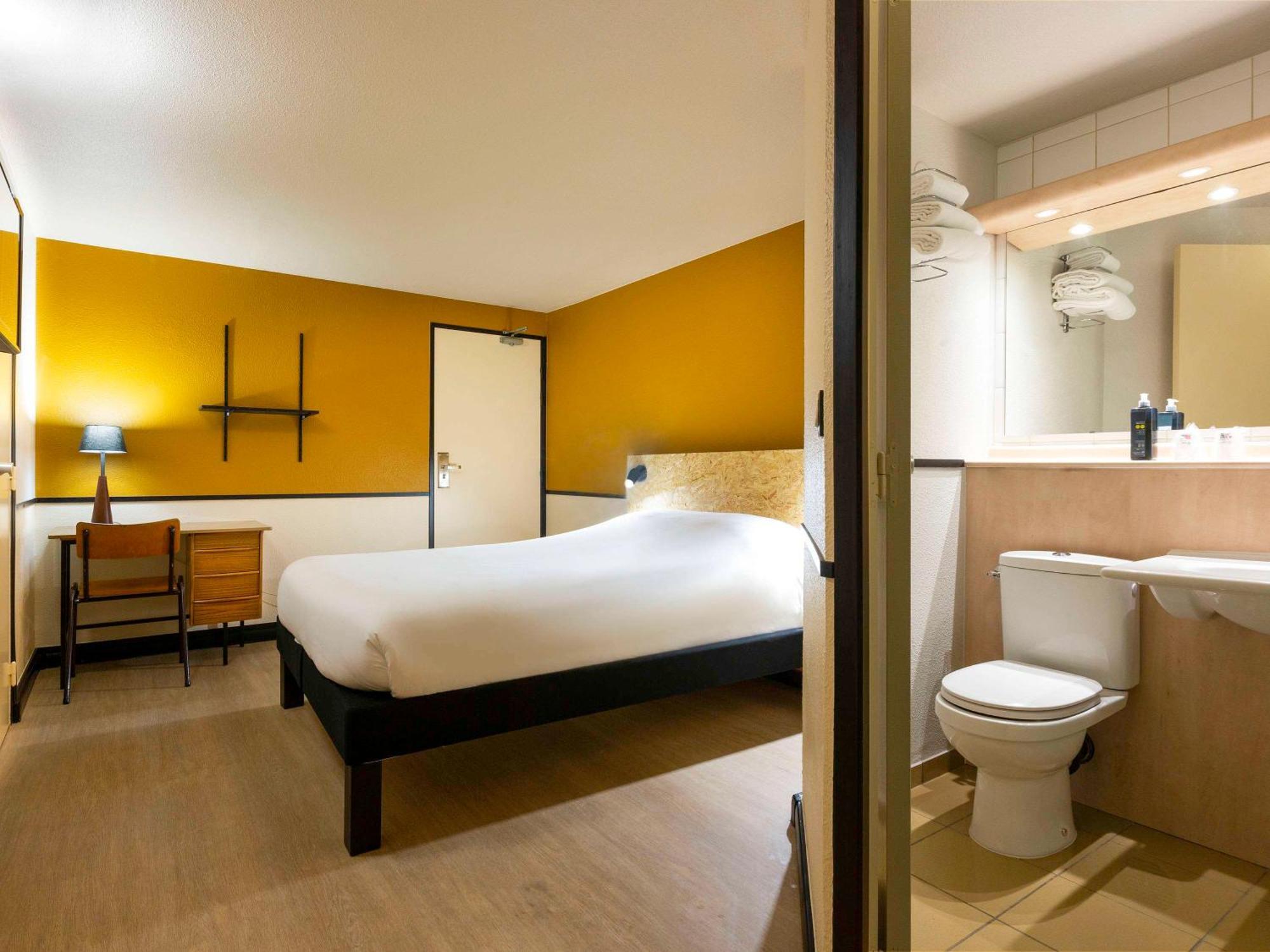 Greet Hotel Villeneuve La Garenne - Renove Екстериор снимка