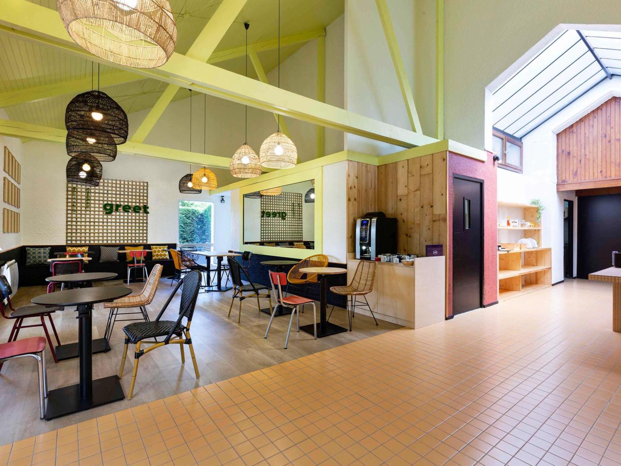Greet Hotel Villeneuve La Garenne - Renove Екстериор снимка