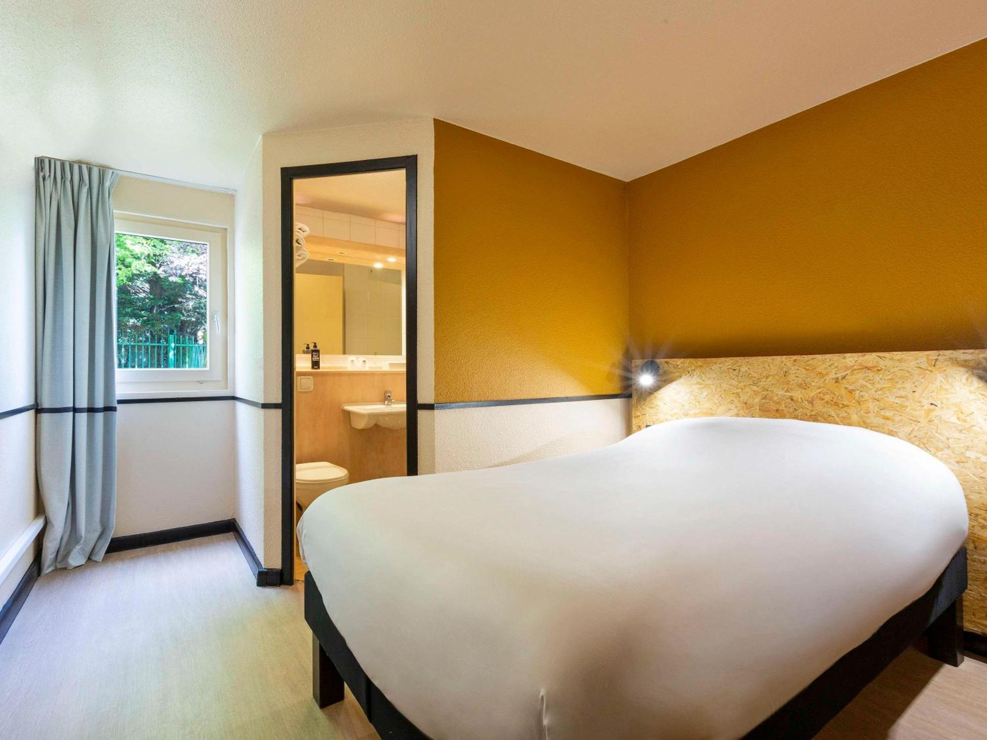 Greet Hotel Villeneuve La Garenne - Renove Екстериор снимка