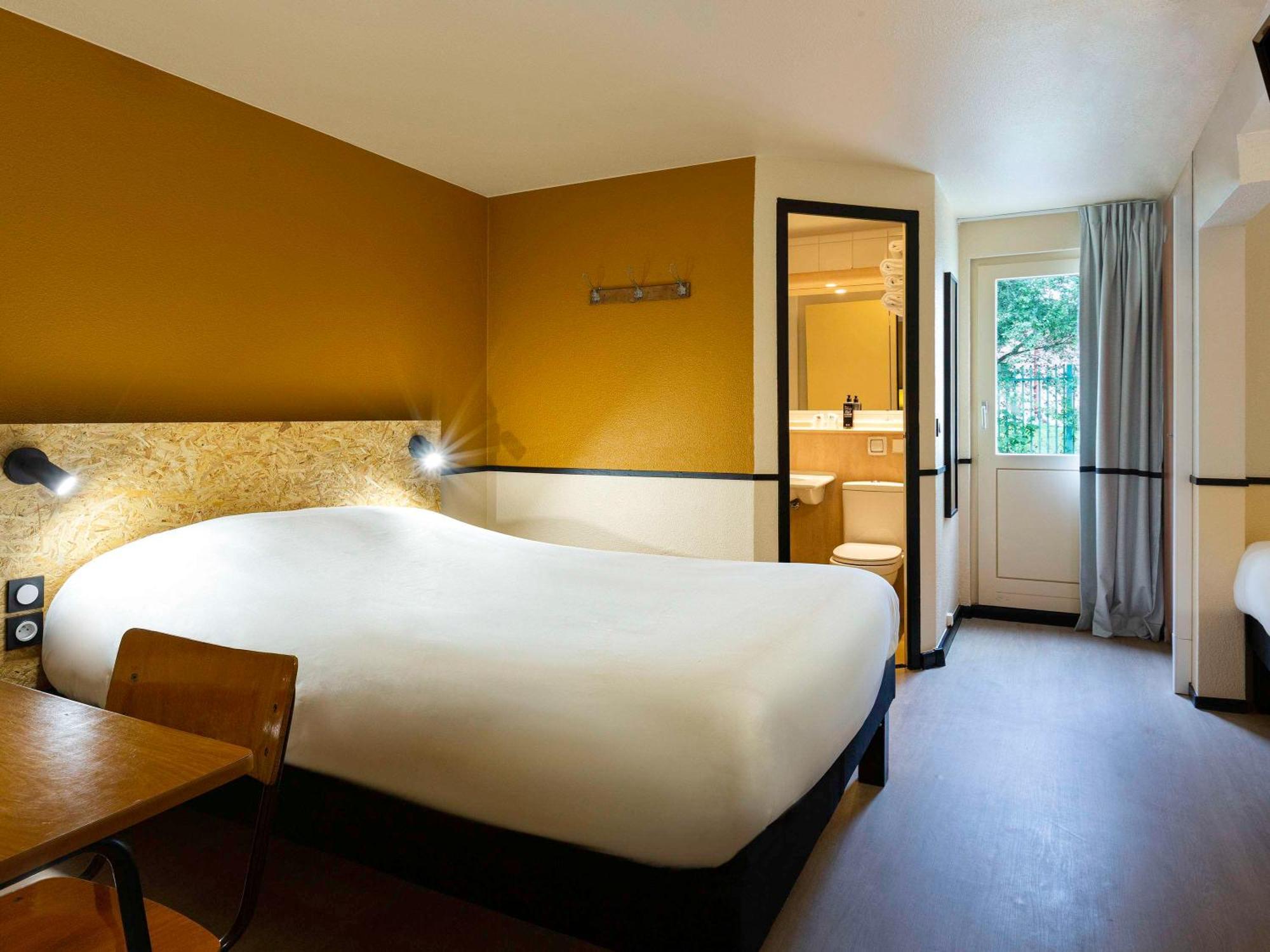 Greet Hotel Villeneuve La Garenne - Renove Екстериор снимка
