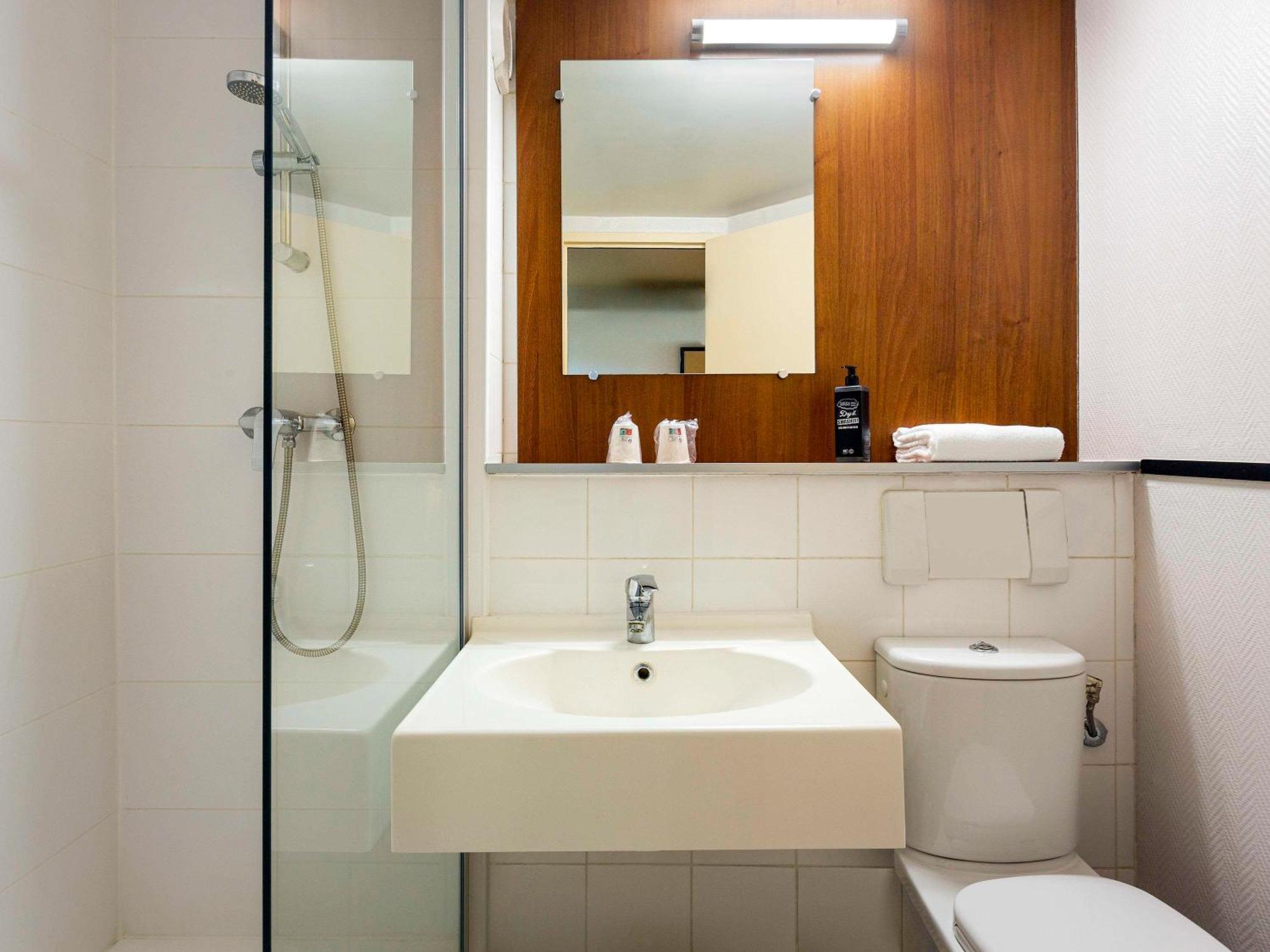 Greet Hotel Villeneuve La Garenne - Renove Екстериор снимка
