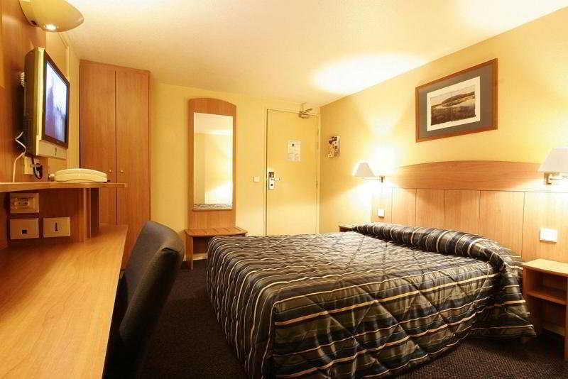 Greet Hotel Villeneuve La Garenne - Renove Екстериор снимка