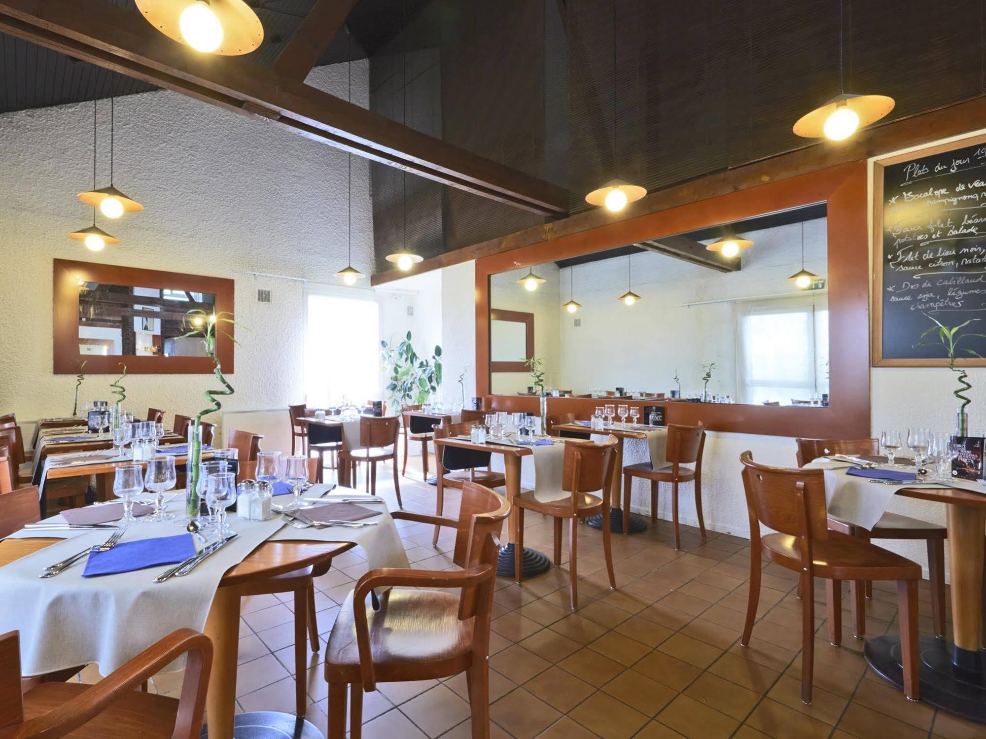 Greet Hotel Villeneuve La Garenne - Renove Екстериор снимка