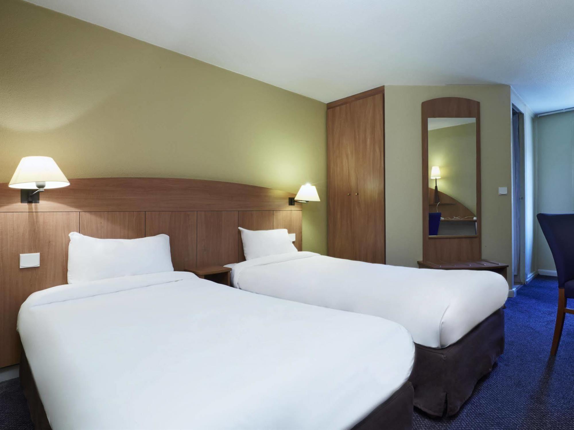 Greet Hotel Villeneuve La Garenne - Renove Екстериор снимка